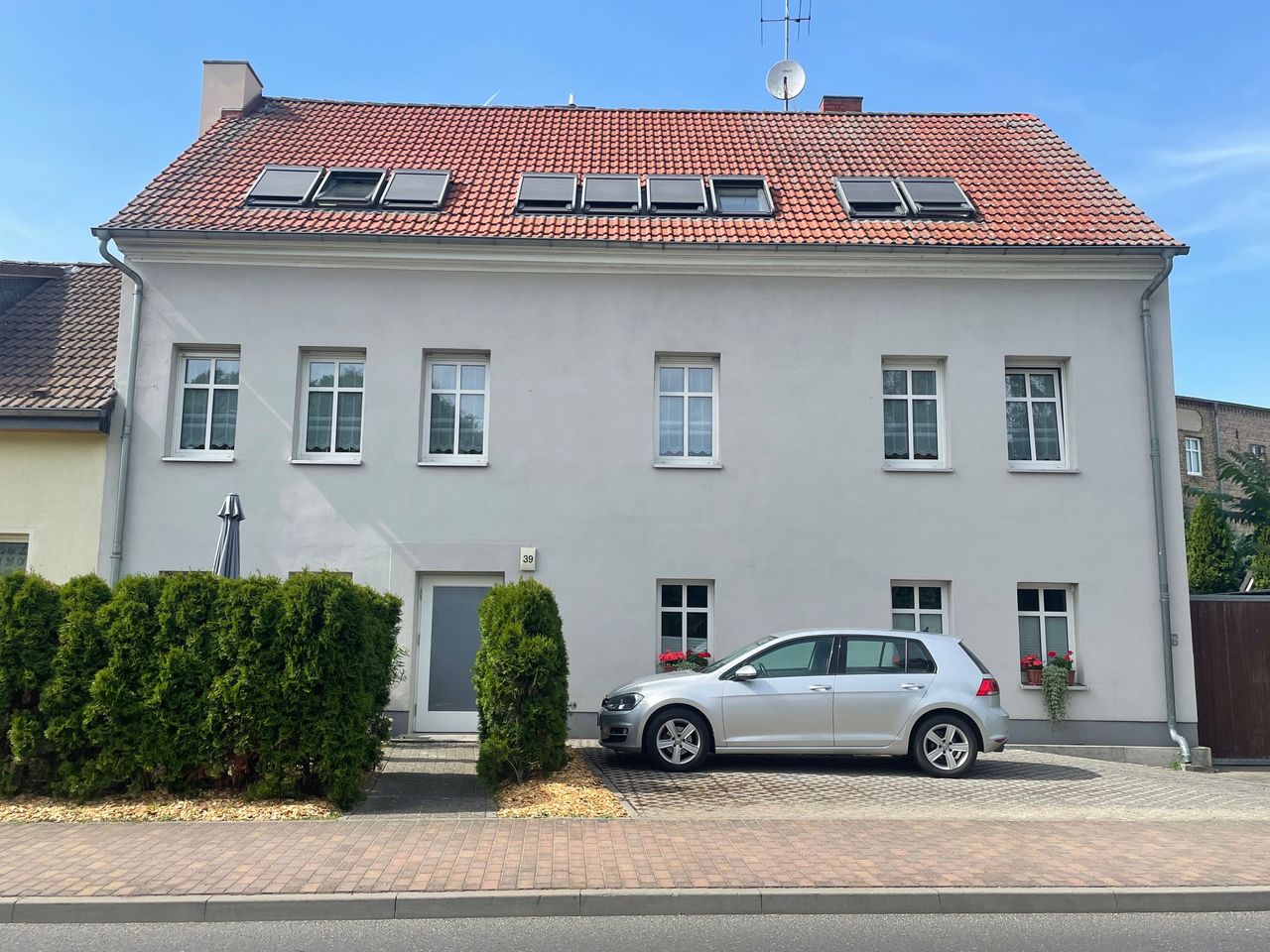 „Mehrfamilienhaus mit Top-Energiewert “ und soliden Einnahmen !!!