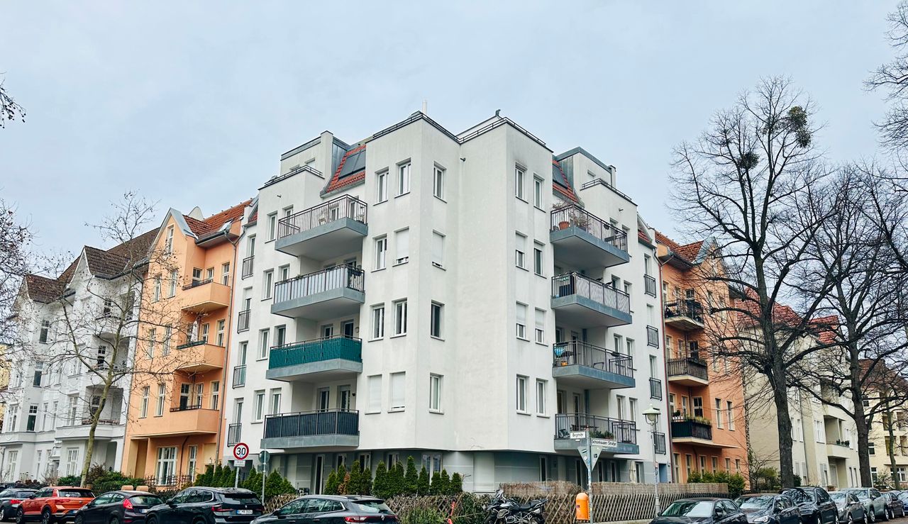 „charmante großzügige Erdgeschosswohnung “ mit eigenem Garten/Terrasse in Steglitz !